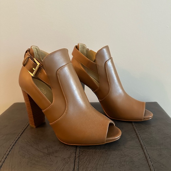 Michael Kors - Size 8 - Picture 1 of 7